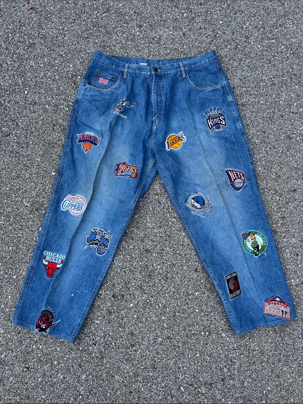 Vintage N.B.A. Men's Blue Embroidered NBA Patch Jeans 40x30